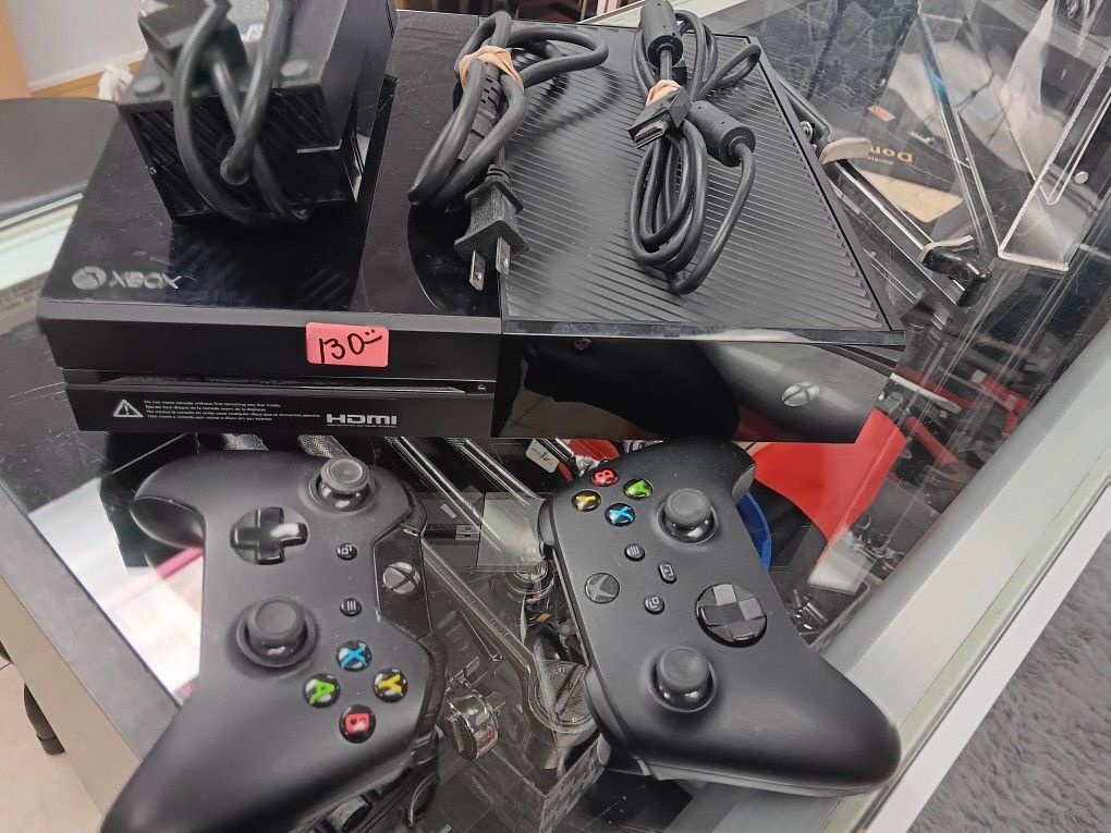 Xbox One w/ Controllers