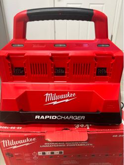 Milwaukee 6 port rapid Charger