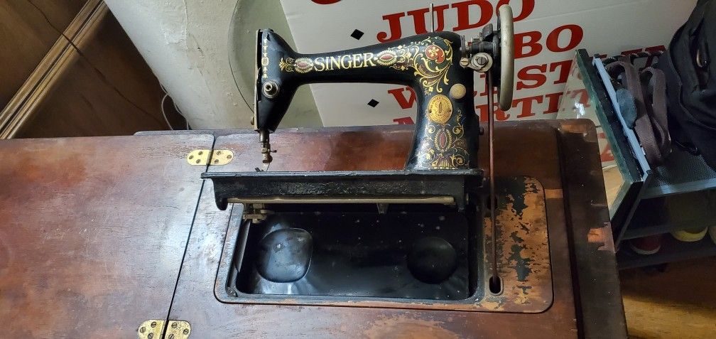 vintage singer mechanical machine.