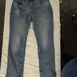 Men’s Levi’s jeans (medium) 