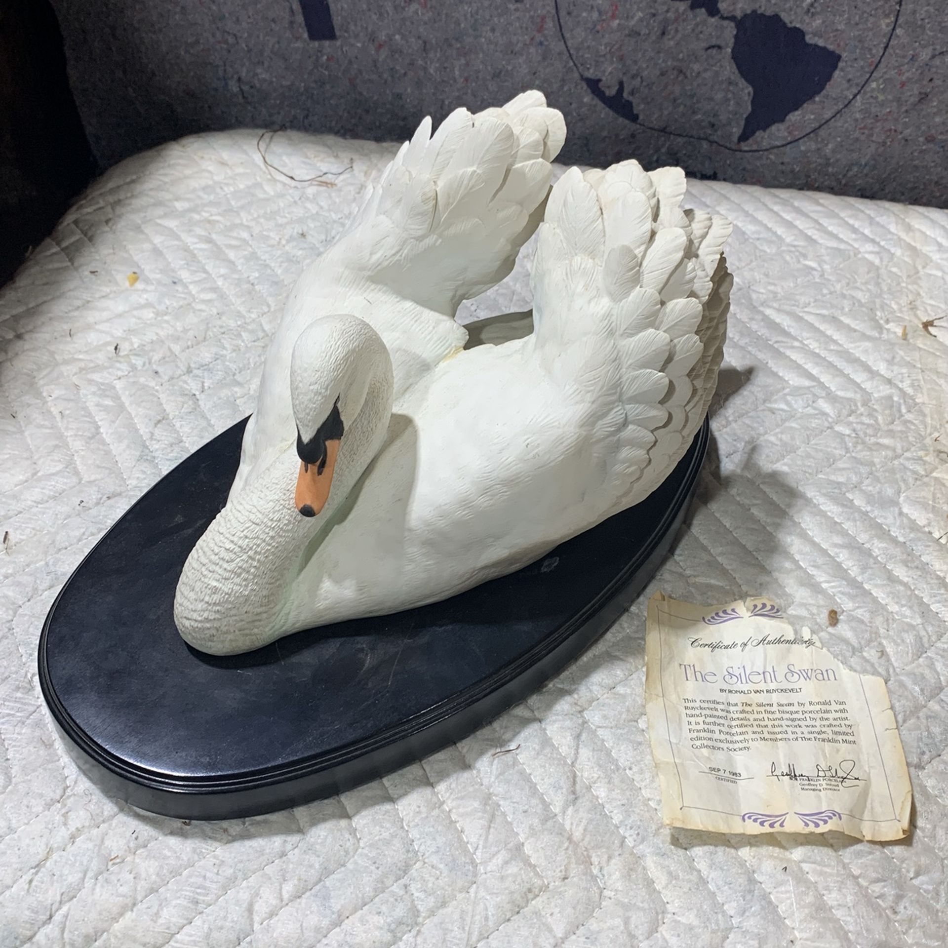 Franklin porcelain silent Swan