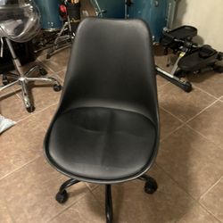 Desk chair For Office Or Home Adjustable Height Only $15!!!!