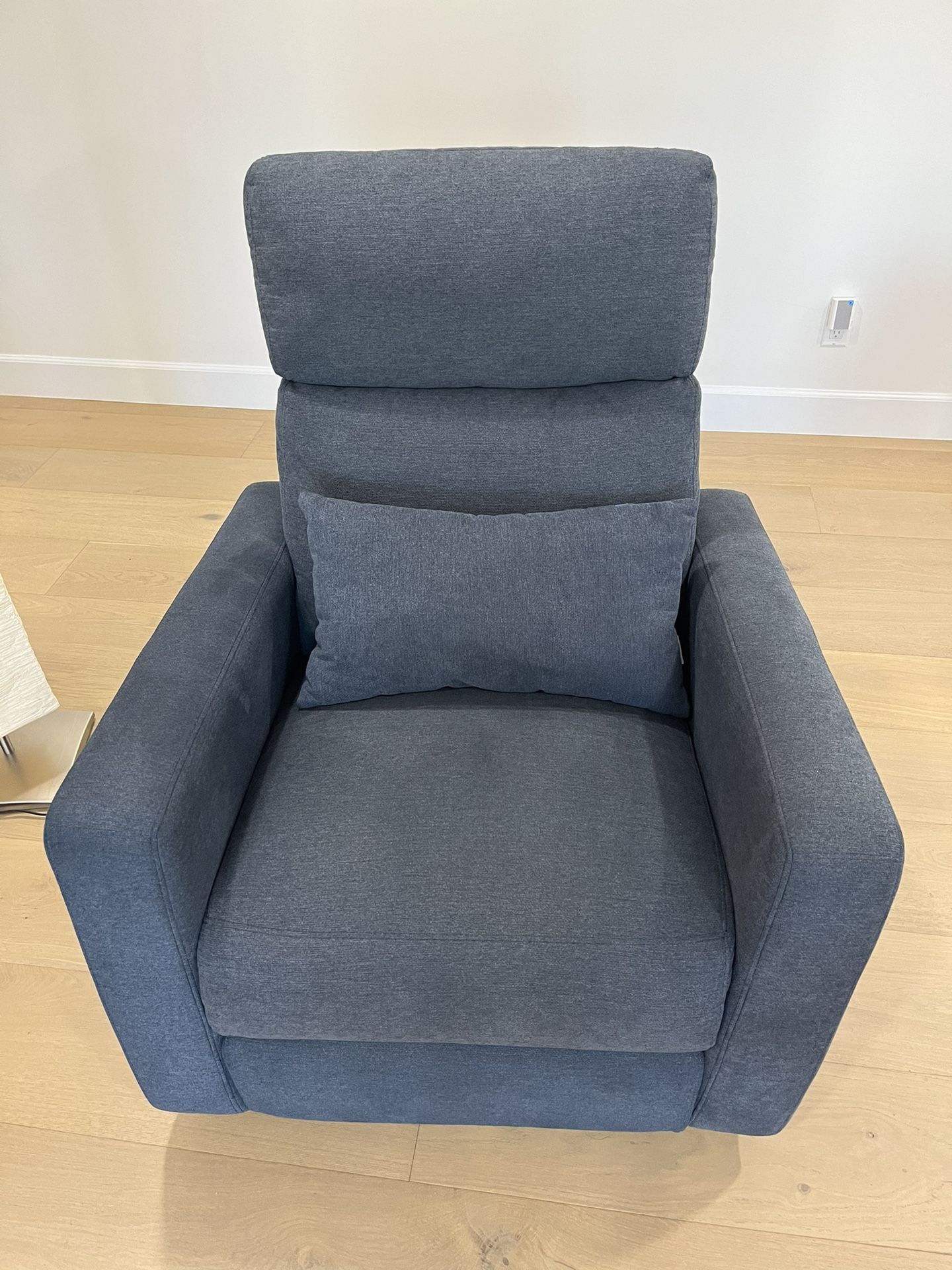 Nuture& Nursery Glider Reclining Chair w/ Power Recline LIKE NEW