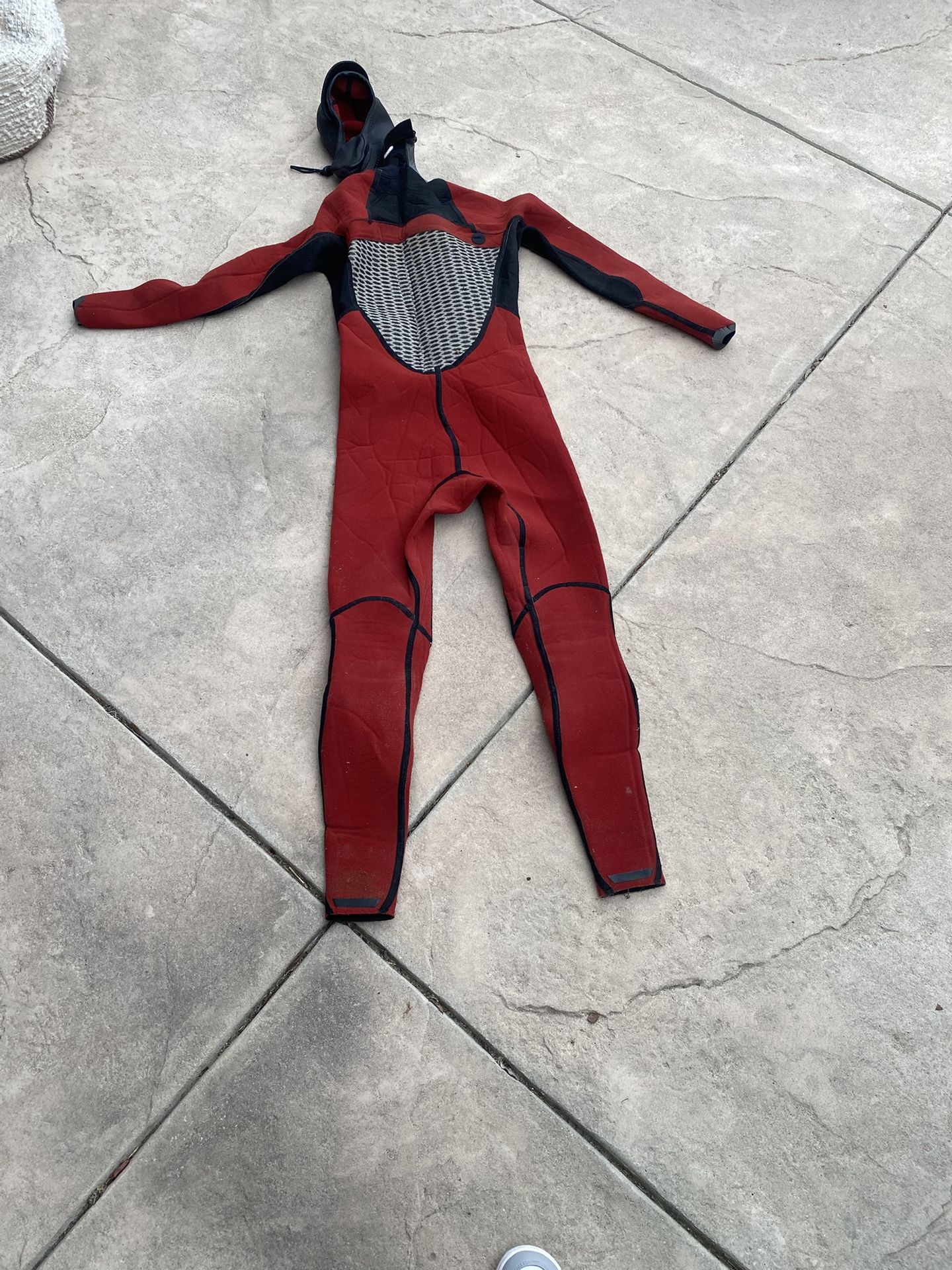 Medium Tall Xcel Hooded Wetsuit. 4/3