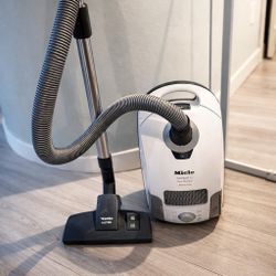 Miele Compact C1 Vacuum – Powerful Suction