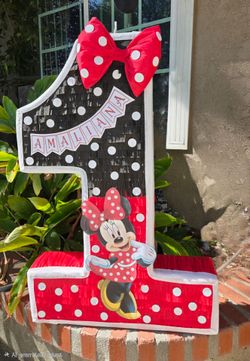 Glo's Custom Made Piñatas