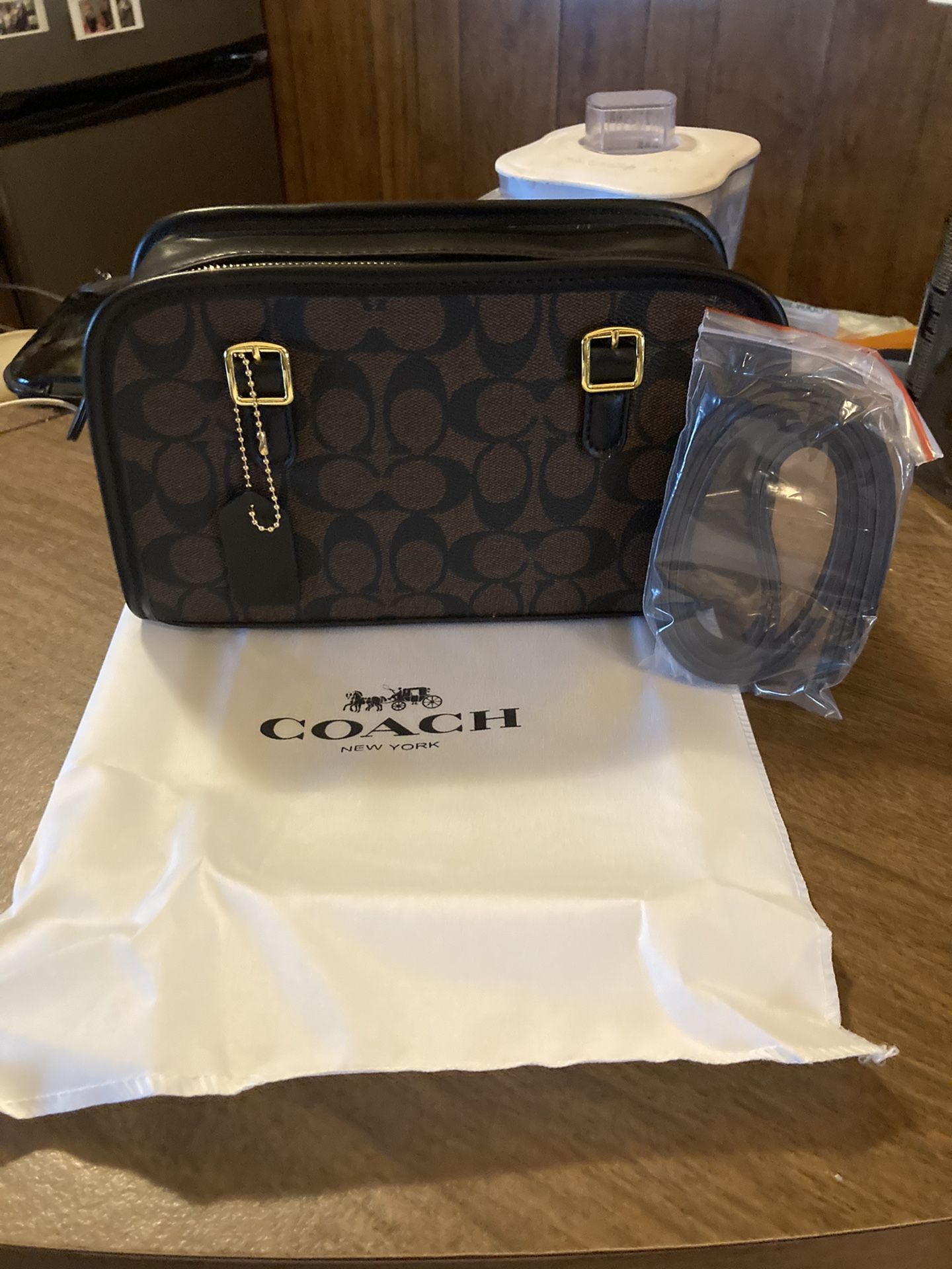 Coach Women's Clutch/Hand Bag