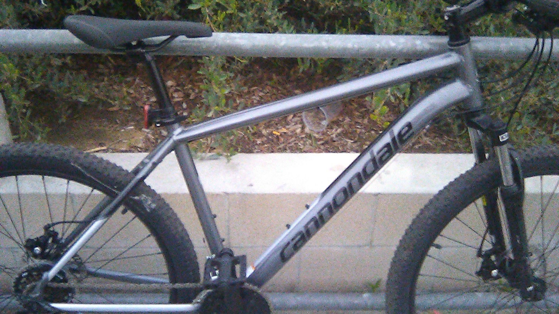 Cannondale catalyst 3 large frame mountain bike disc brakes