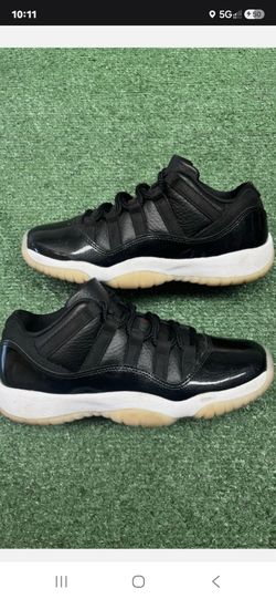 Air Jordan 11s.  72-10. Size 5half