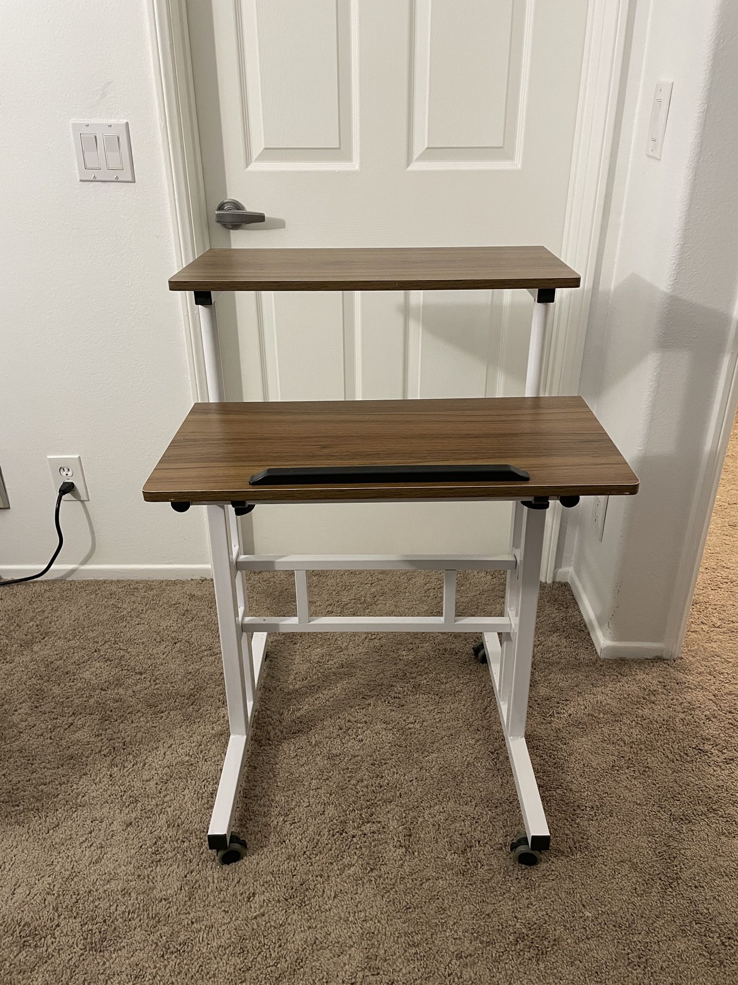 Confvertible Sitting/ Standing Desk with Wheels