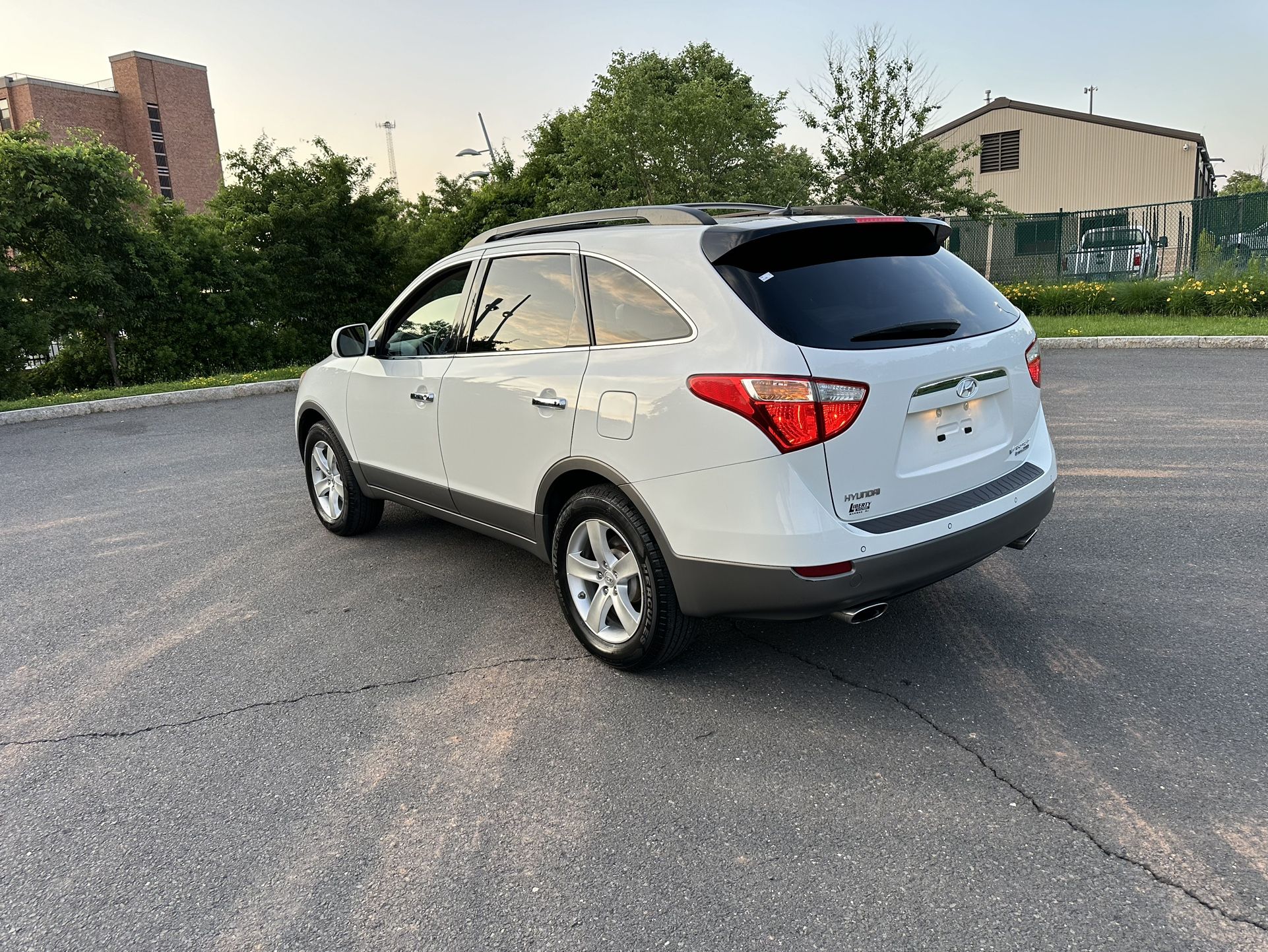 HYUNDAI VERACRUZ 2011 LIMITED AWD CLEAN CARFAX RUNS PERFECT