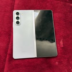 Samsung Galaxy Z Fold 5 