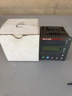 Watlow F4SH Ramping Temperature Contoller - F4SH-CCA0-01RG new