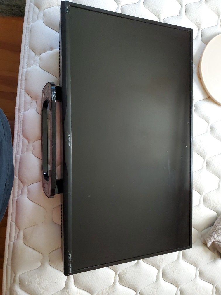 Sharp 32" TV Works Perfectly