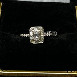 Women’s 14kt 1ct Emerald & Baguette Diamond Ring 