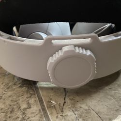 OCULUS QUEST 2 (USED BUT WORKS LIKE NEW)