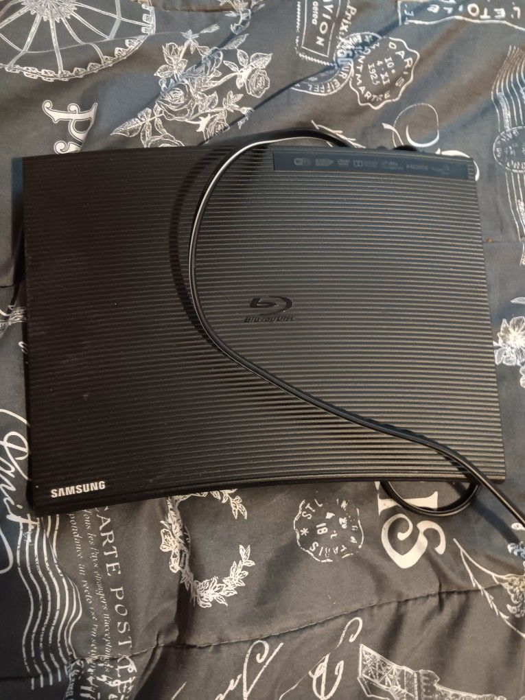 Samsung Blu-ray DVD Player With DVDs