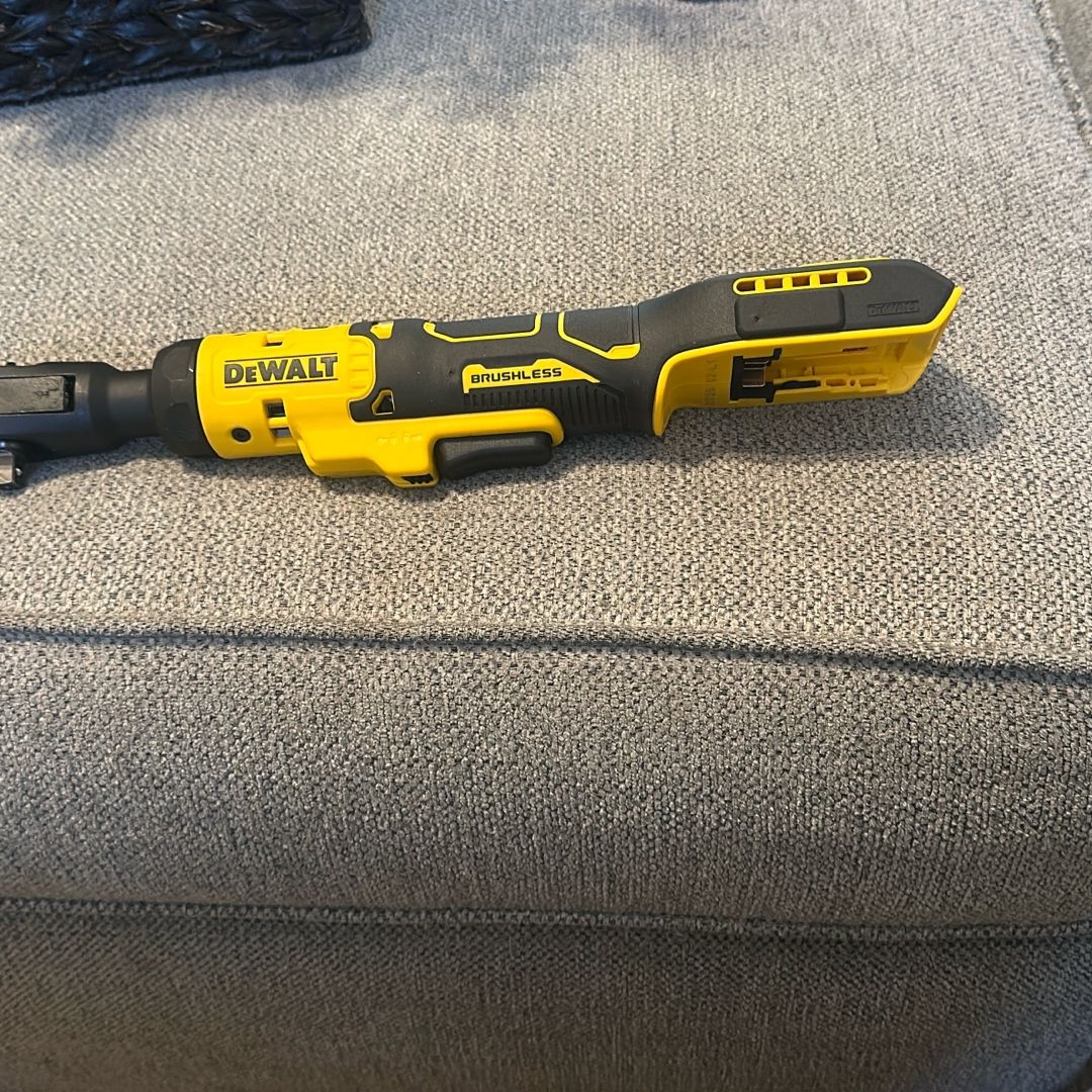 Devon Rachet Tool 20v 3/8 Dewalt Rachet $120 Tool Only for Sale in Tulare, CA - OfferUp