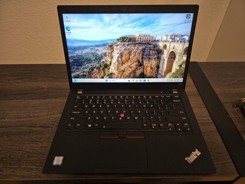 Lenovo Thinkpad T480s Windows 11 8Gb Ram 476G. SSD