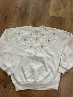 vintage Jerzees brand crewneck sweatshirt featuring a quilted diamond pattern with blue rosette flowers and pink bead embellishments.medium