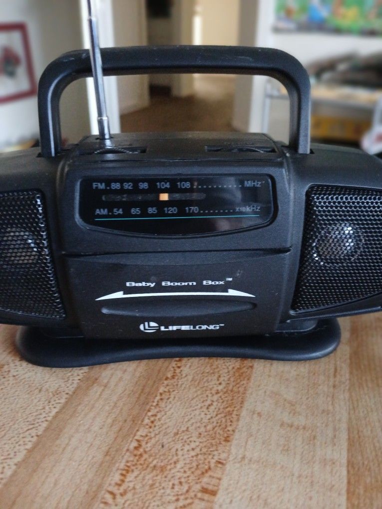 VINTAGE Lifelong Mini Baby Boom Box AM/FM Portable Radio