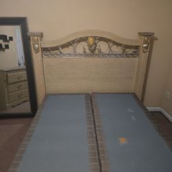 Queen Bedframe 