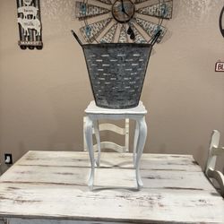  Country Farm Style Table And Galvanized Bucket 