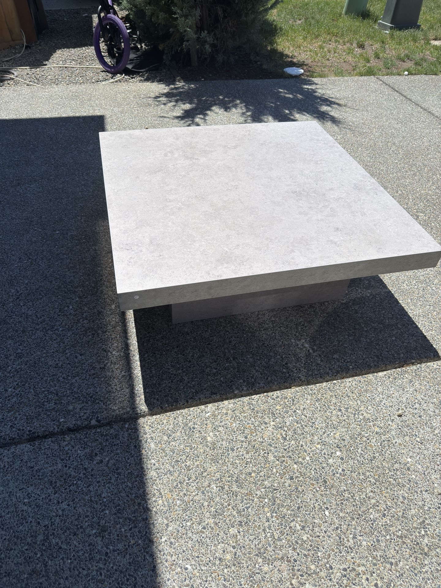 Concerté Modern Looking Coffee Table