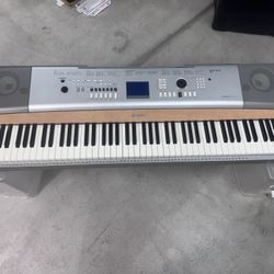 Yamaha  DGX-620 Portable Grand Piano 