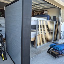 Queen Size Metal Platform Bed Fame/// Box Spring,  In Very Good Condition 