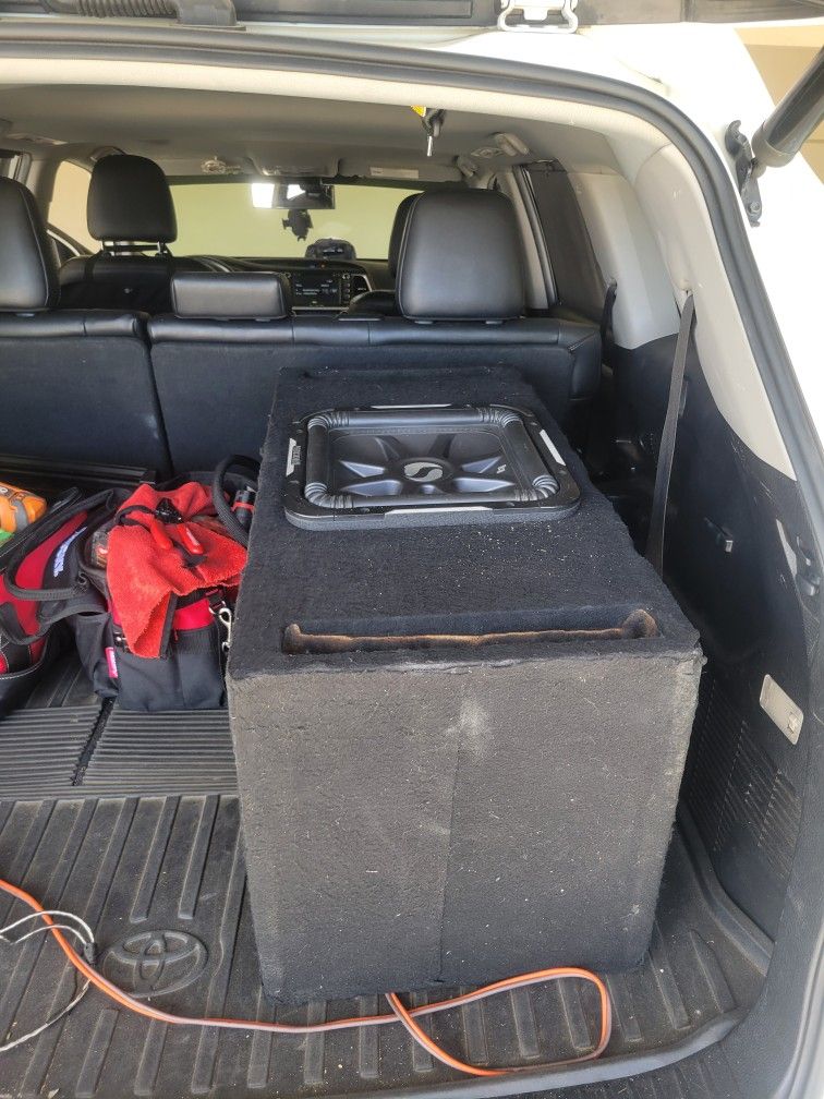 UNA BOCINA Y AMPLIFIER