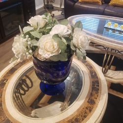 BEAUTIFUL FAUX FLOWER ARRANGMENT