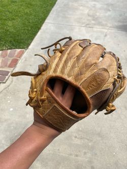 Aria infield glove