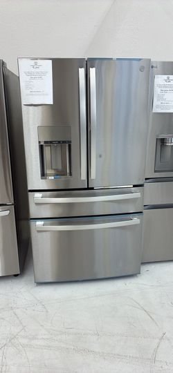 🚨LAST ONE AVAILABLE🚨 SAVE UP TO $2500 OFF MSRP 📉🤯 on a French Door Refrigerator