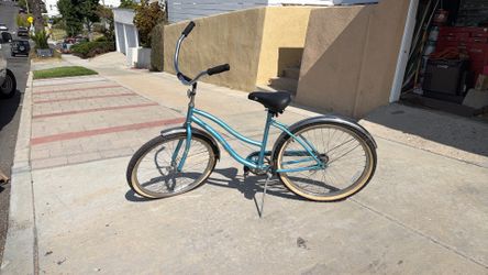 Girls beach cruiser