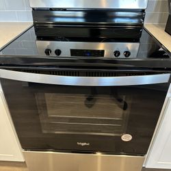 Whirlpool Electric Stove. 