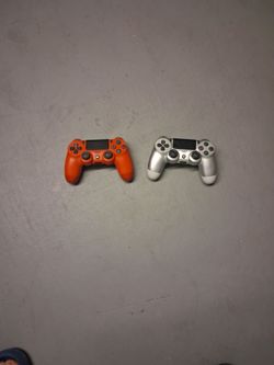 Sony PS4 DualShock 4 Controllers – Set of 2