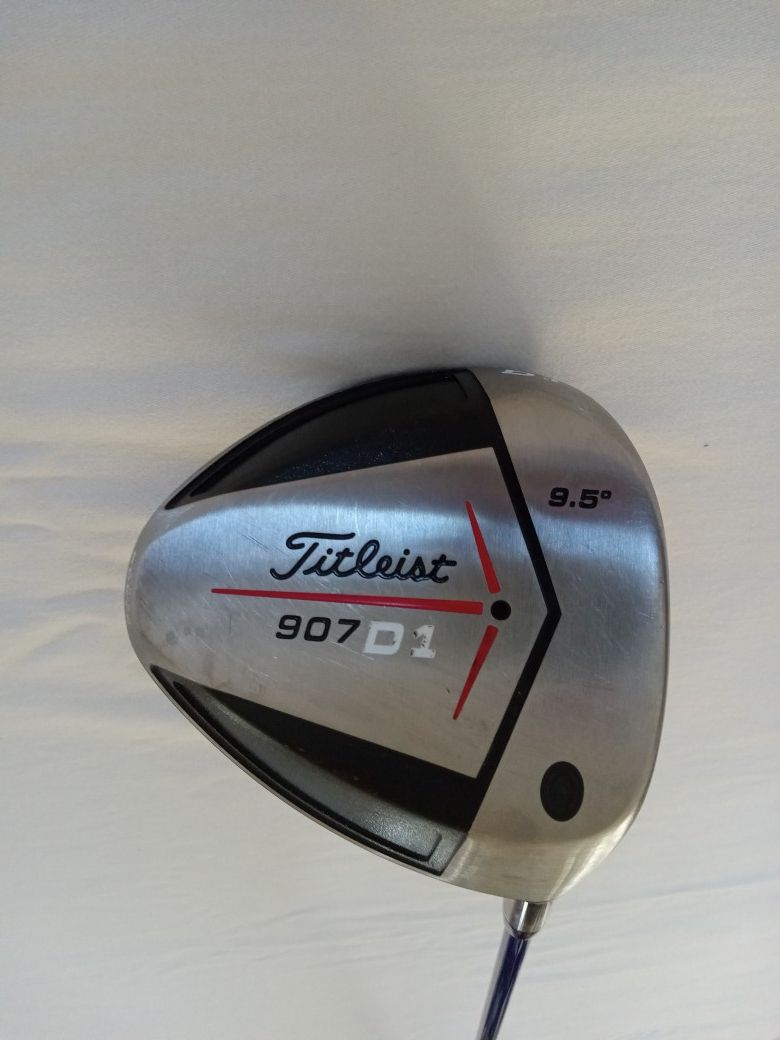 Golf Clubs - Titleist 907 D1 Driver