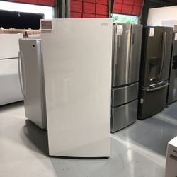 Frigidaire Upright Freezer 20 Cu. Ft.