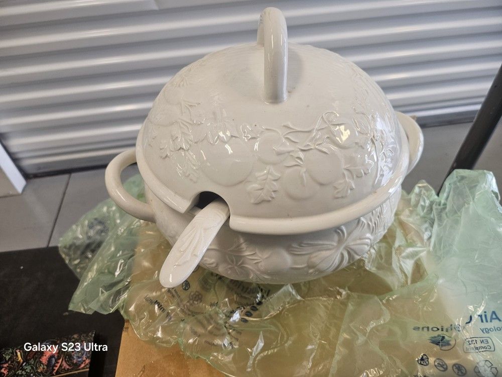 White ceramic Italian soup tureen with a lid and ladle