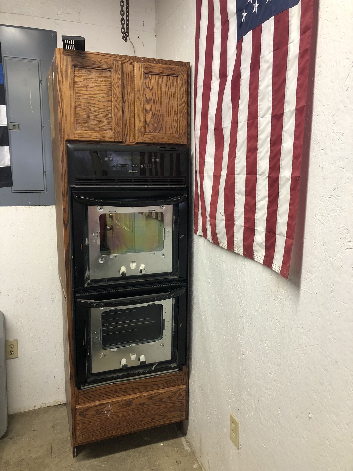 Kenmore Double Wall Oven and Cabinet / (Powder coating)