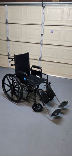 Medline Reclining Wheelchair, Desk-Length Arms and Elevating Leg Rests, 16" x 18" Seat (W x D)