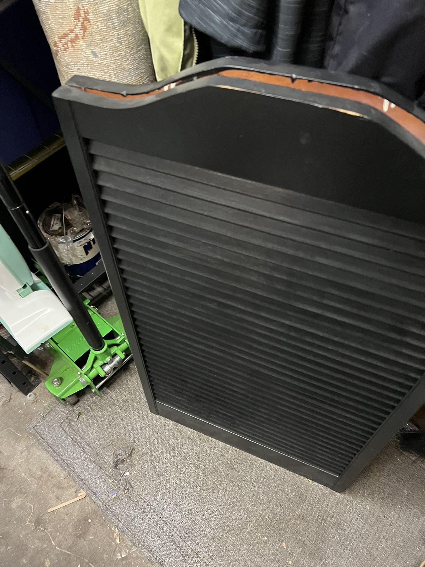 Louvered Partition 