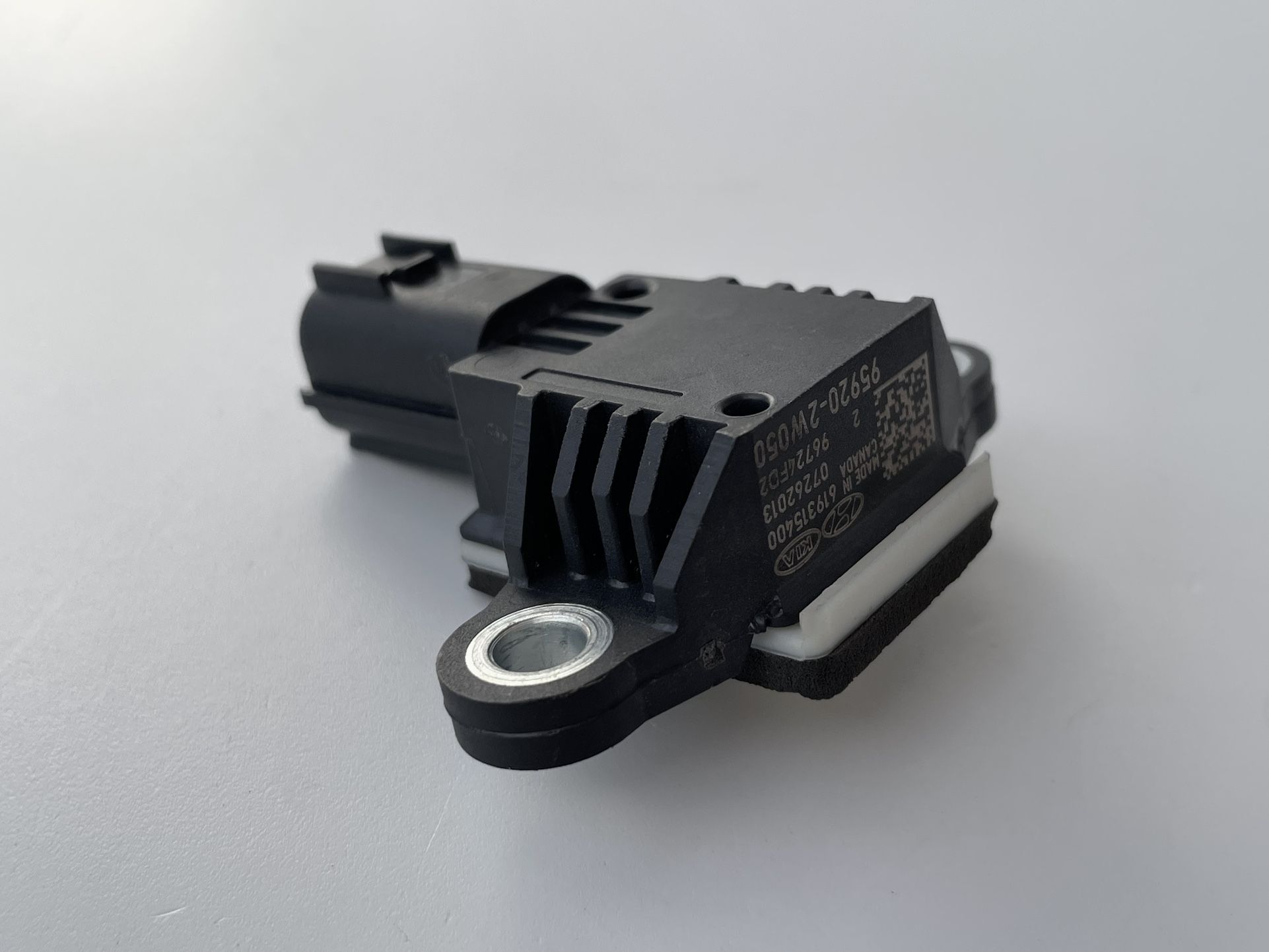 Hyundai Sorento SantaFe Impact Sensor Assy-Side OEM 95920-2W050