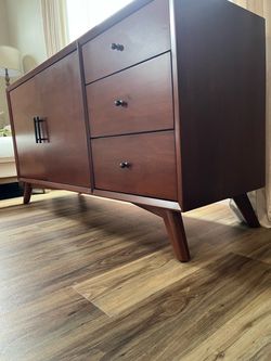 Sideboard/ dresser/ media/ buffet