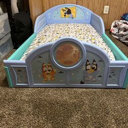 Toddler bed 