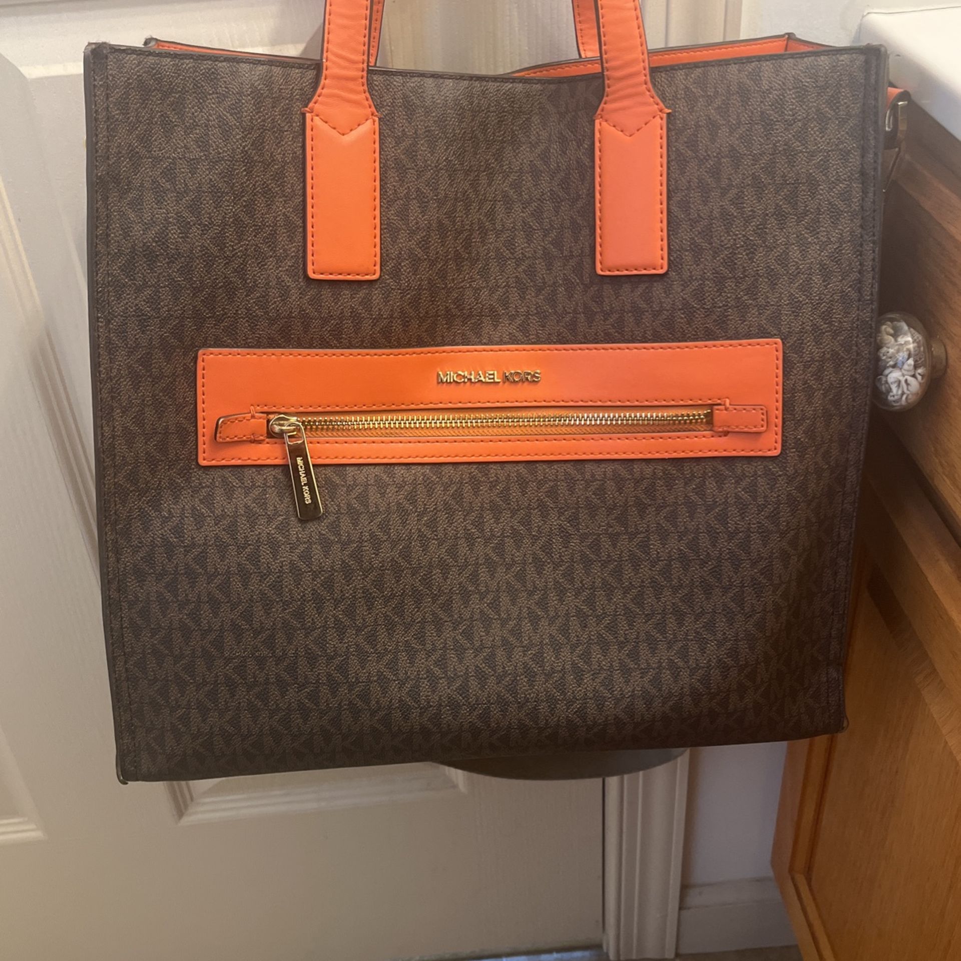 Michael Kors Kenly Large Tote Bag.