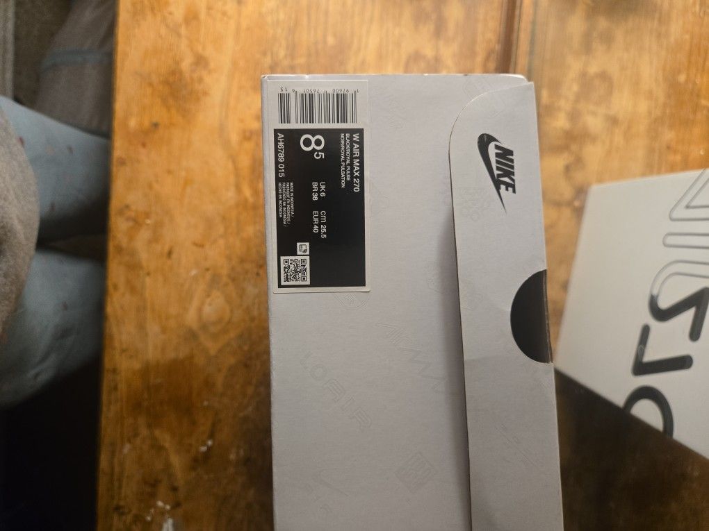 Nike Womens Air Max 270