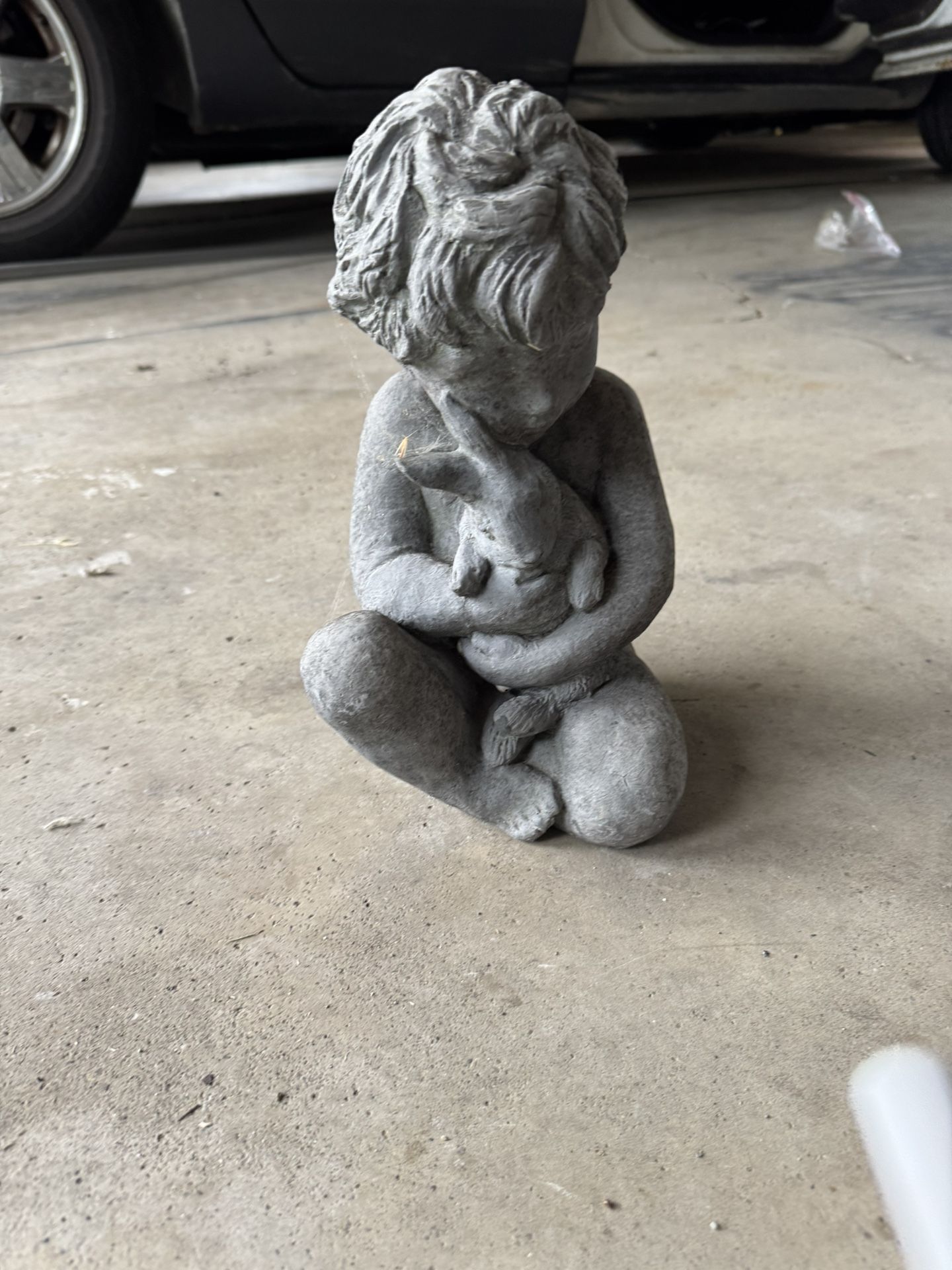 Hen Feathers Statue