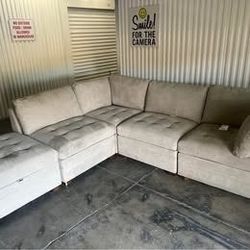 Thomasville Tisdale Modular Sectional 5-piece Boucle with Storage Ottoman